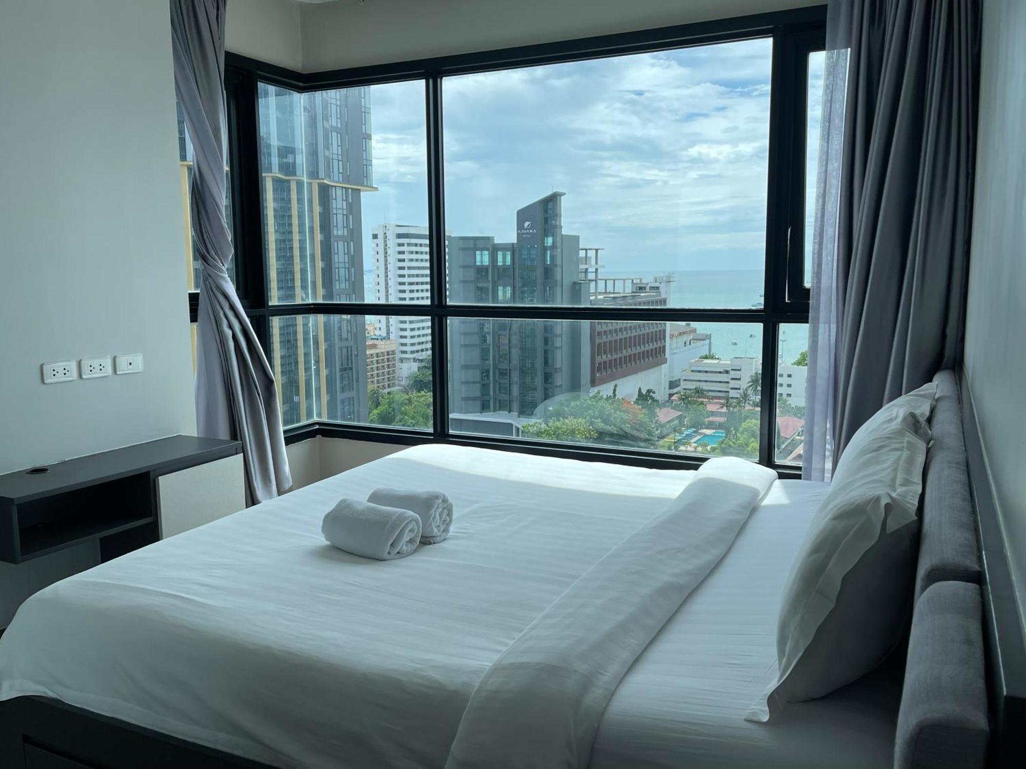 The Base Pattaya By Feng Appartement Buitenkant foto