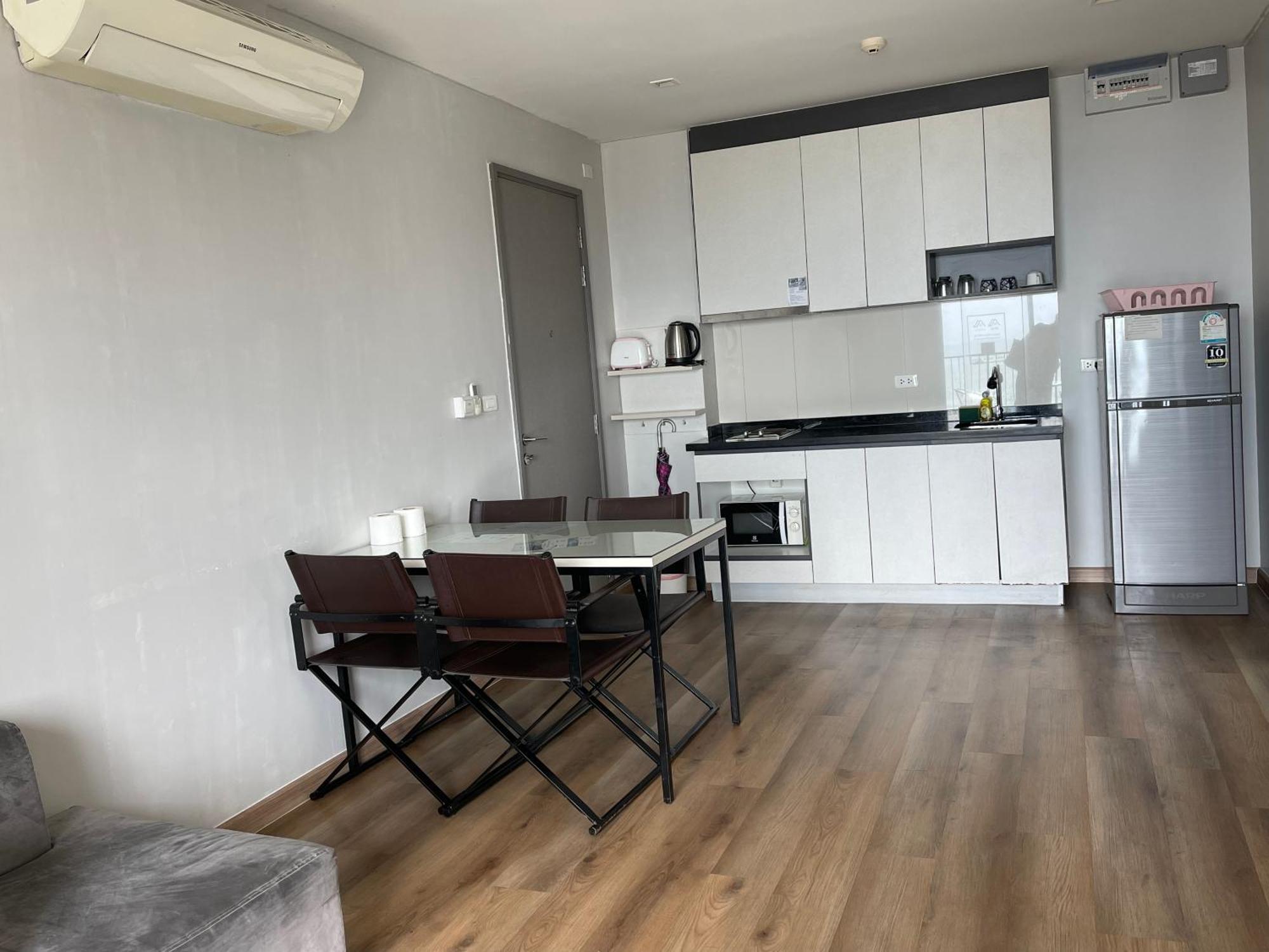 The Base Pattaya By Feng Appartement Buitenkant foto