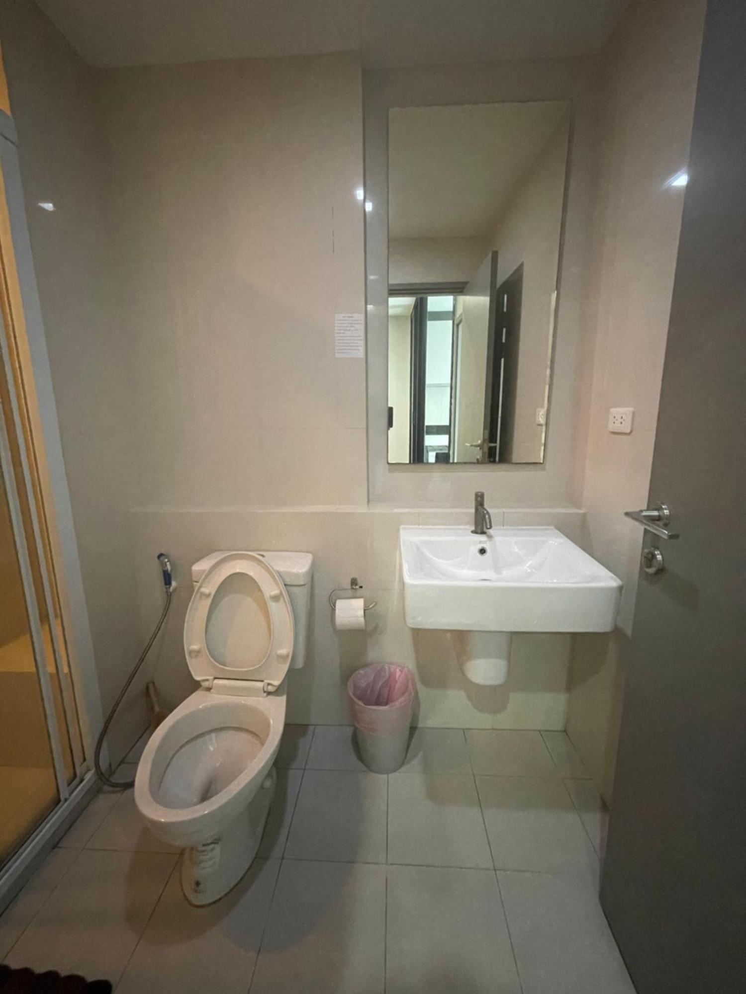 The Base Pattaya By Feng Appartement Buitenkant foto